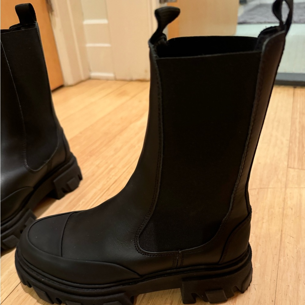 Brand new Ganni black chelsea boots size 37